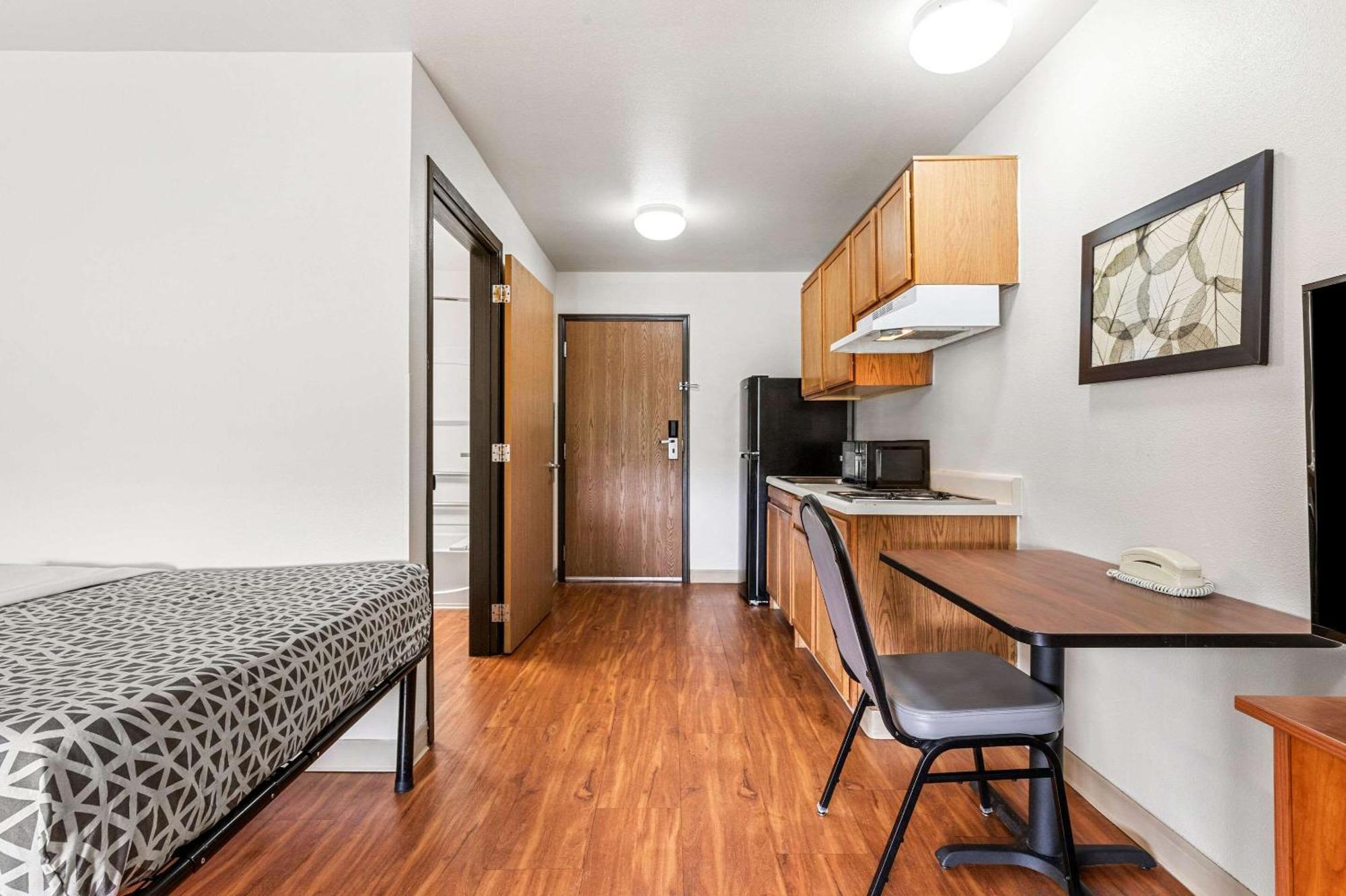 Woodspring Suites Tulsa Exteriér fotografie