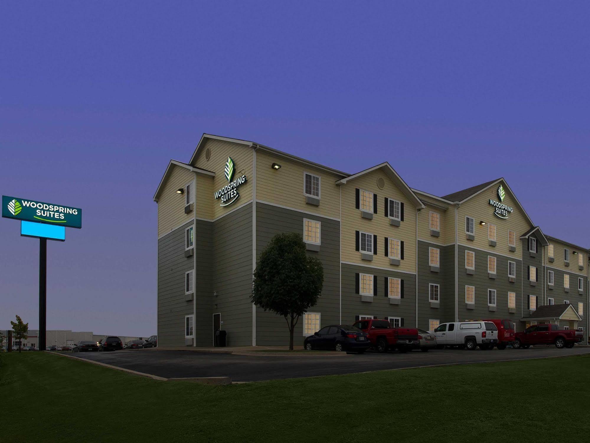 Woodspring Suites Tulsa Exteriér fotografie